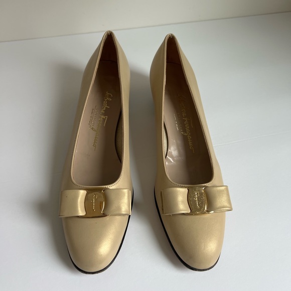 VINTAGE Salvatore Ferragamo gold vara platino calf size 9 1/2 AAA - Picture 8 of 10